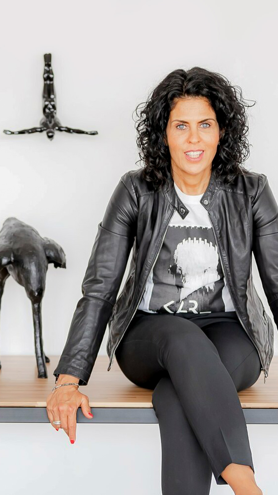 Alexandra Koblra Wallpaper Left 632 MOBILE